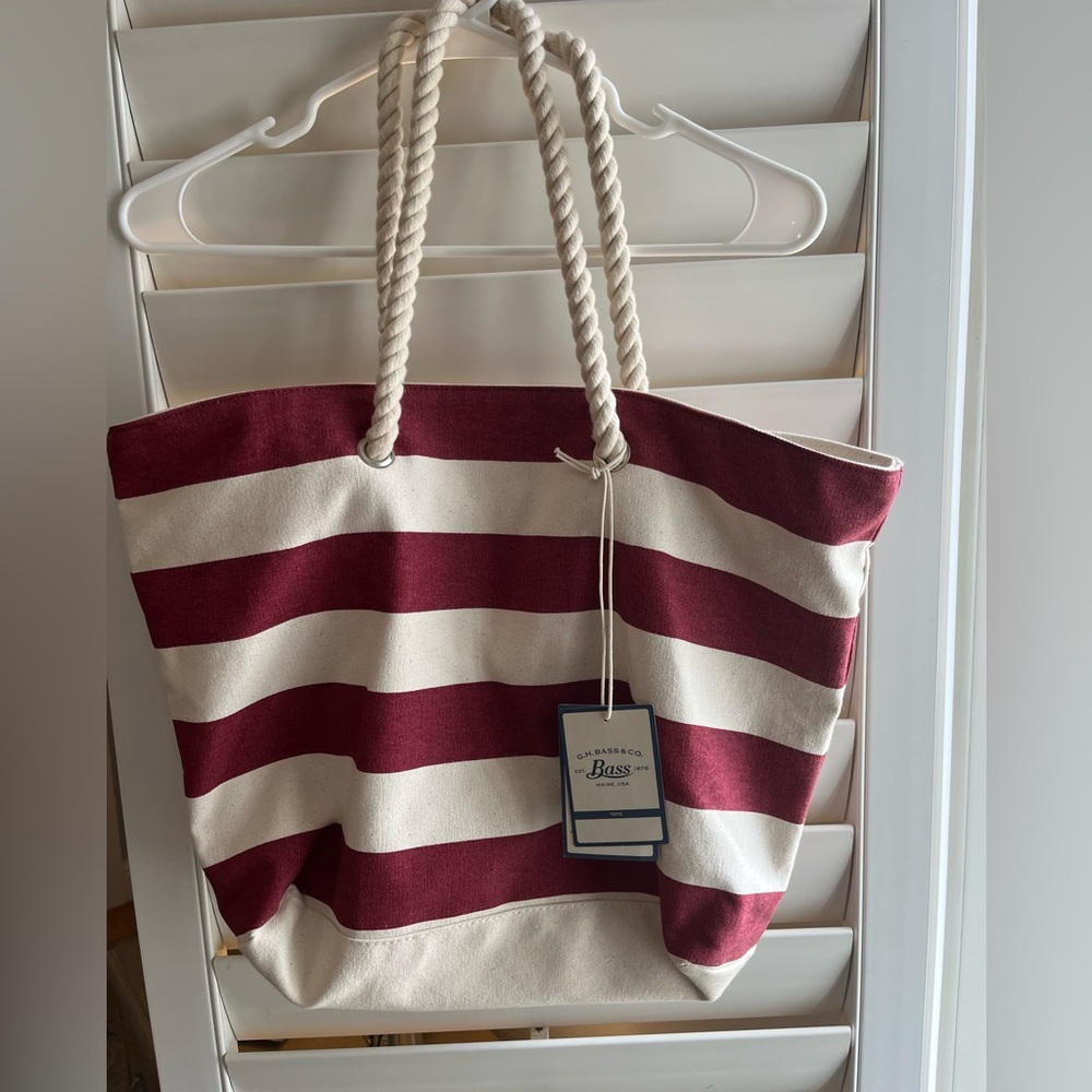 NWT, Bass Beach Tote Bag, with removable water proof zippered insert